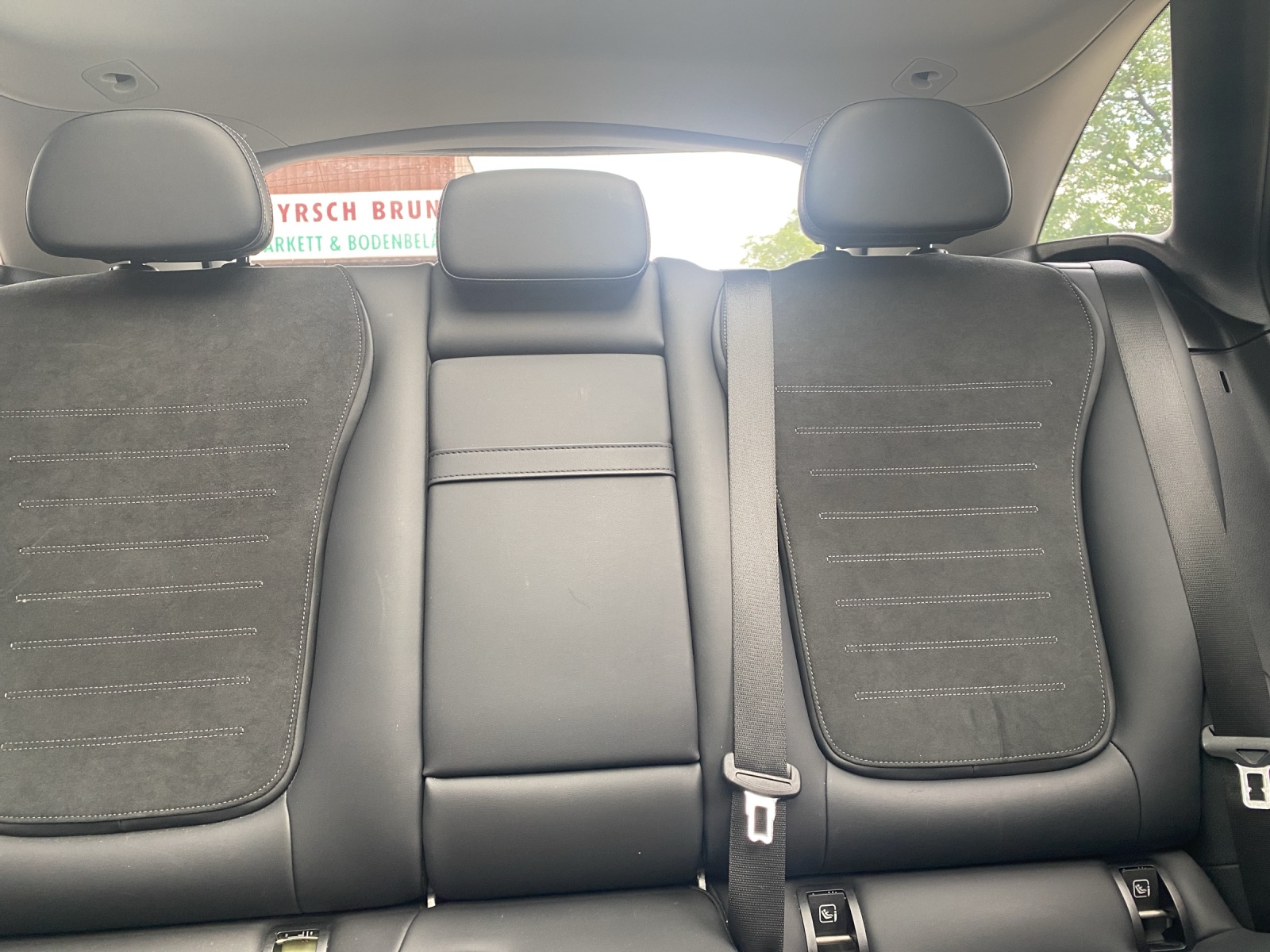MERCEDES-BENZ GLC 200 4M - AMG / Panorama-Dach / Rückfahrkamera-image-13
