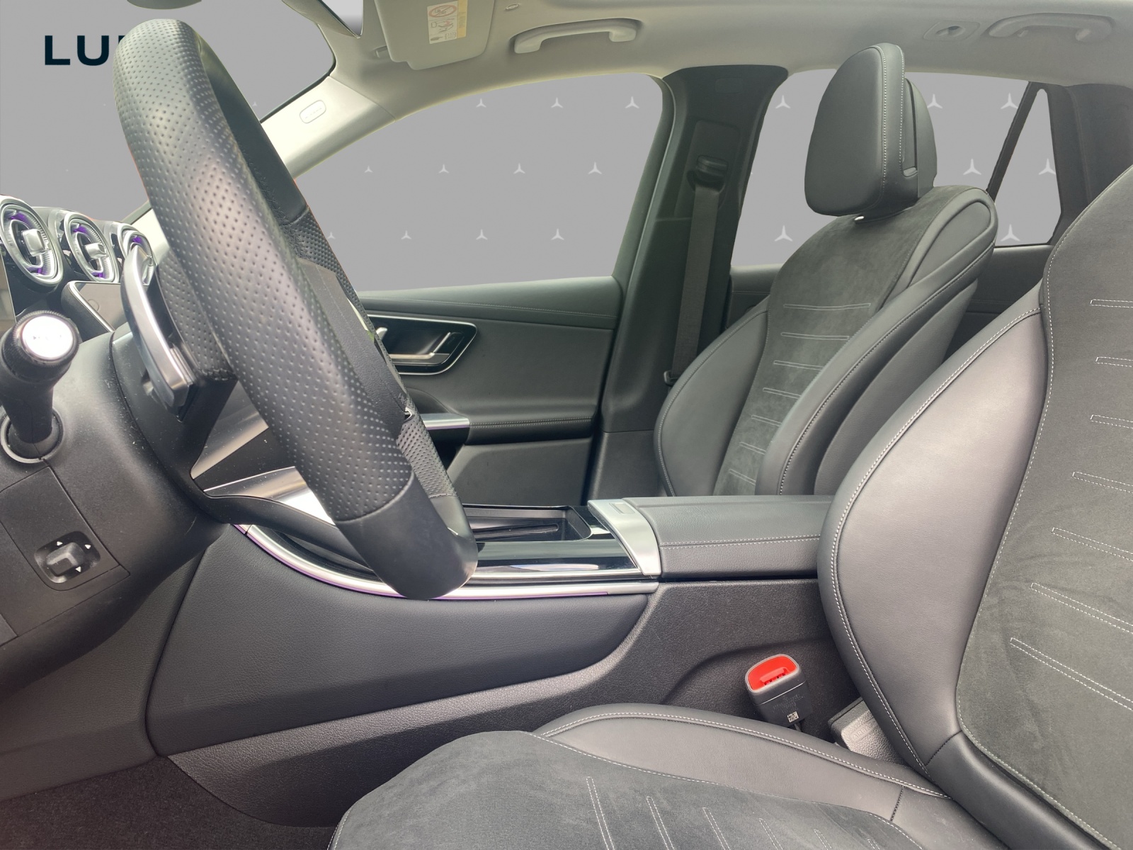 MERCEDES-BENZ GLC 200 4M - AMG / Panorama-Dach / Rückfahrkamera-image-8