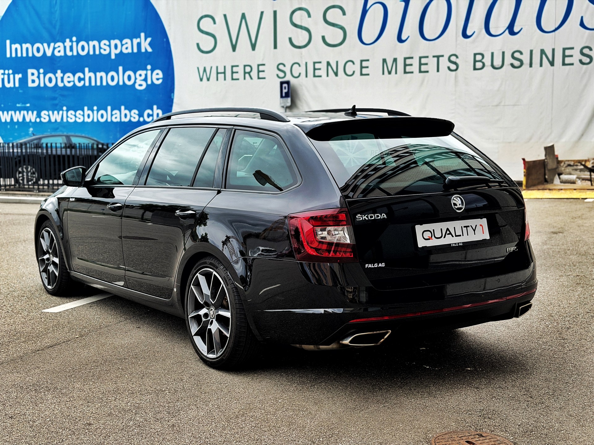 SKODA Octavia Combi 2.0 TDI RS 4x4 DSG-image-2