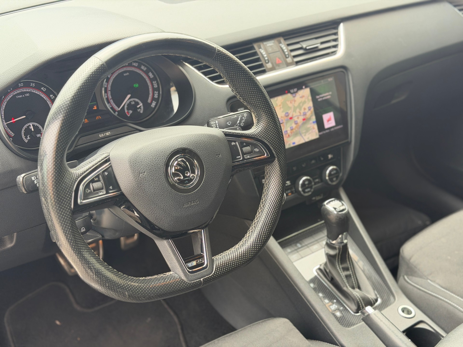 SKODA Octavia Combi 2.0 TDI RS 4x4 DSG-image-13