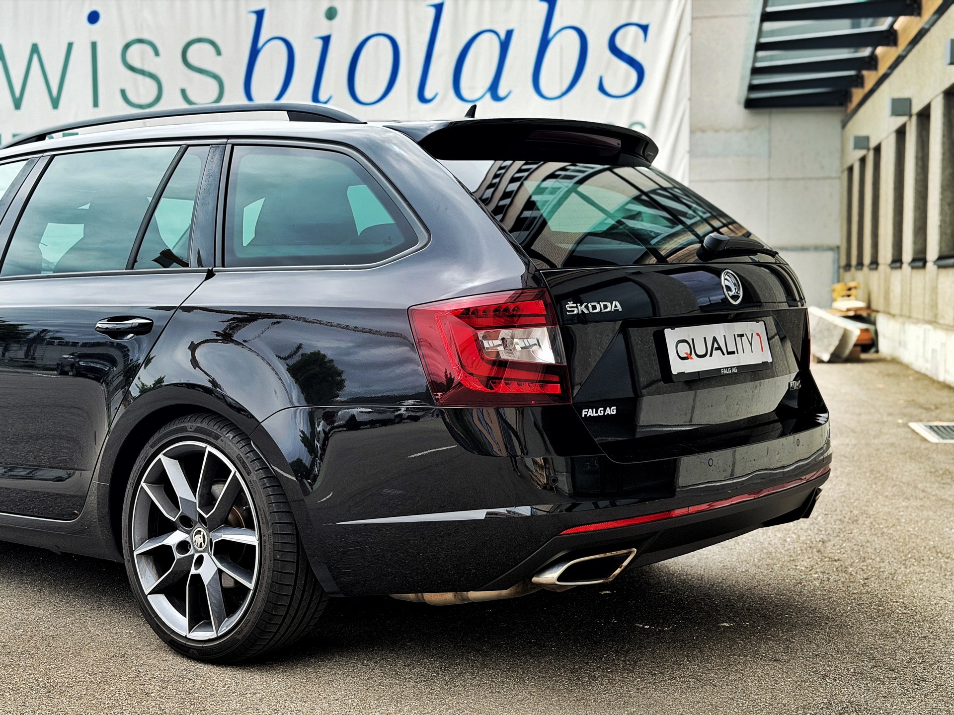 SKODA Octavia Combi 2.0 TDI RS 4x4 DSG-image-10