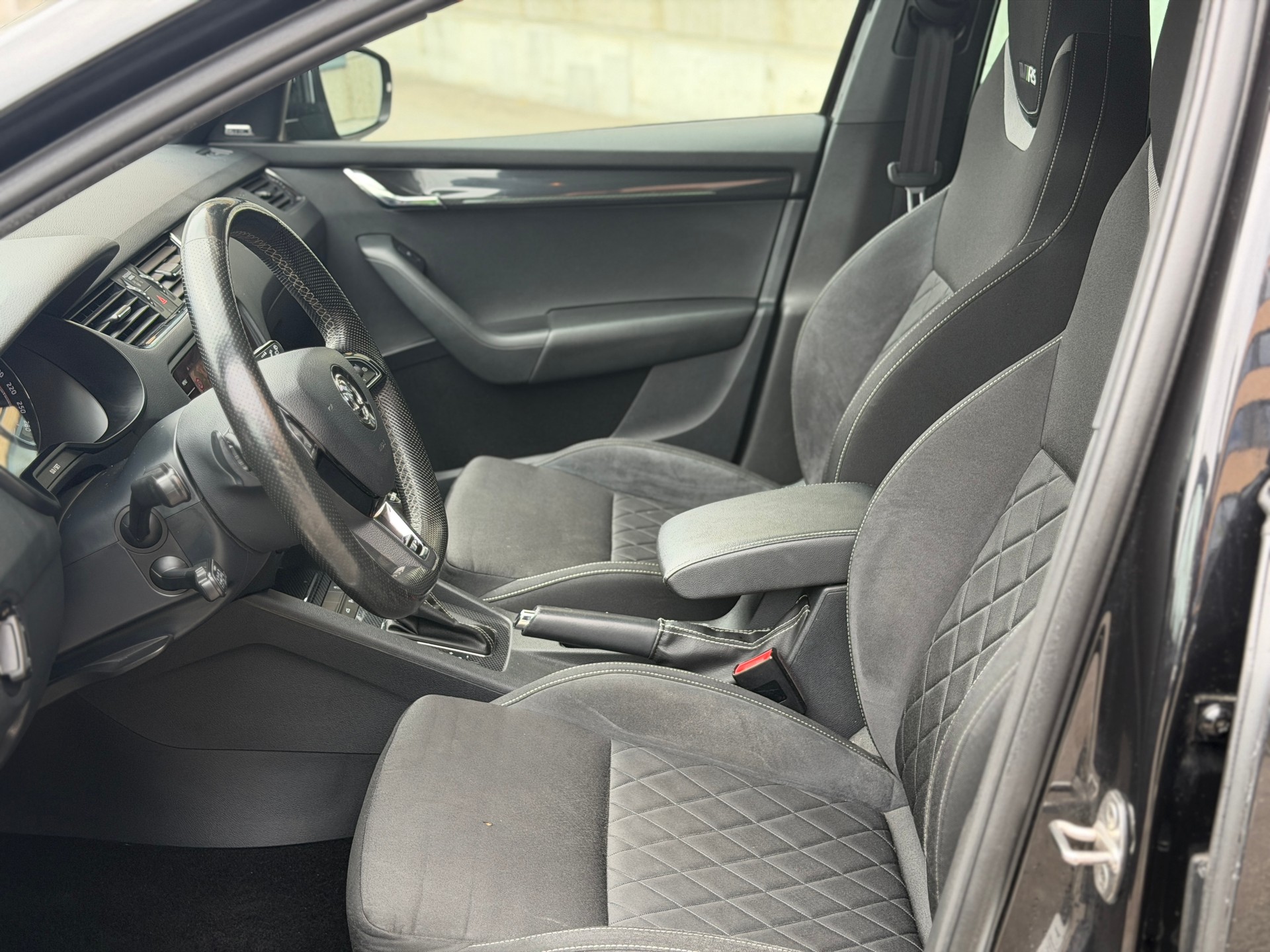 SKODA Octavia Combi 2.0 TDI RS 4x4 DSG-image-15