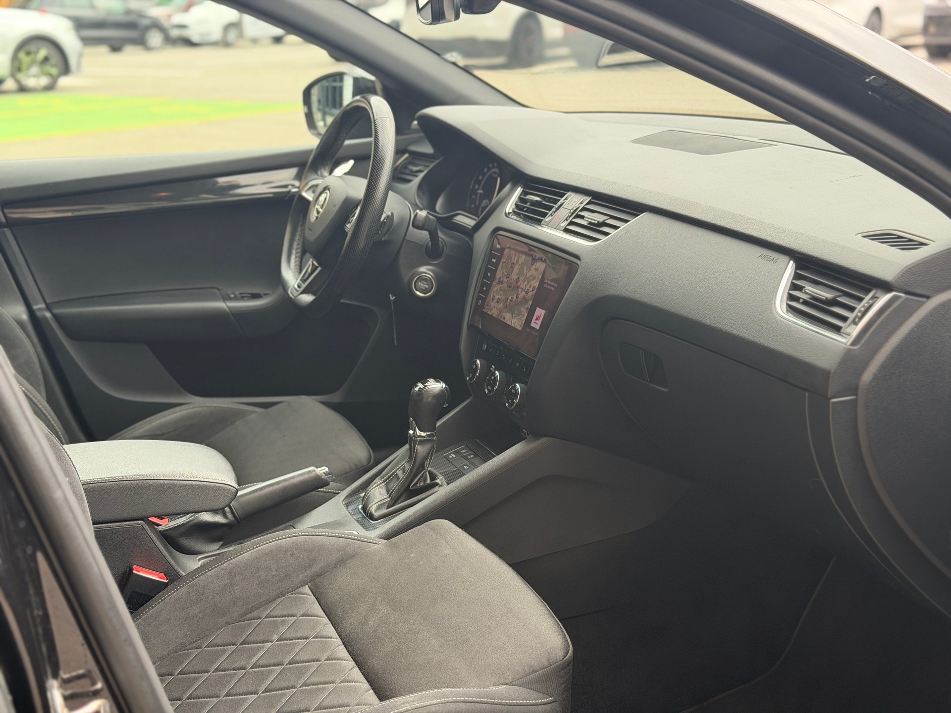 SKODA Octavia Combi 2.0 TDI RS 4x4 DSG-image-25