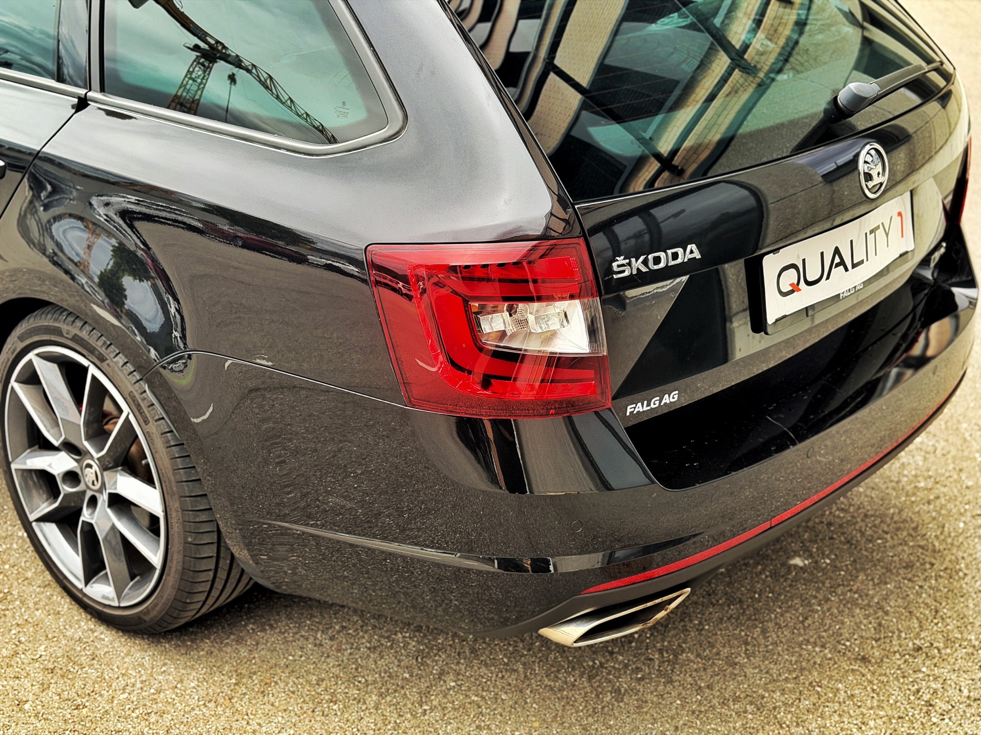 SKODA Octavia Combi 2.0 TDI RS 4x4 DSG-image-11