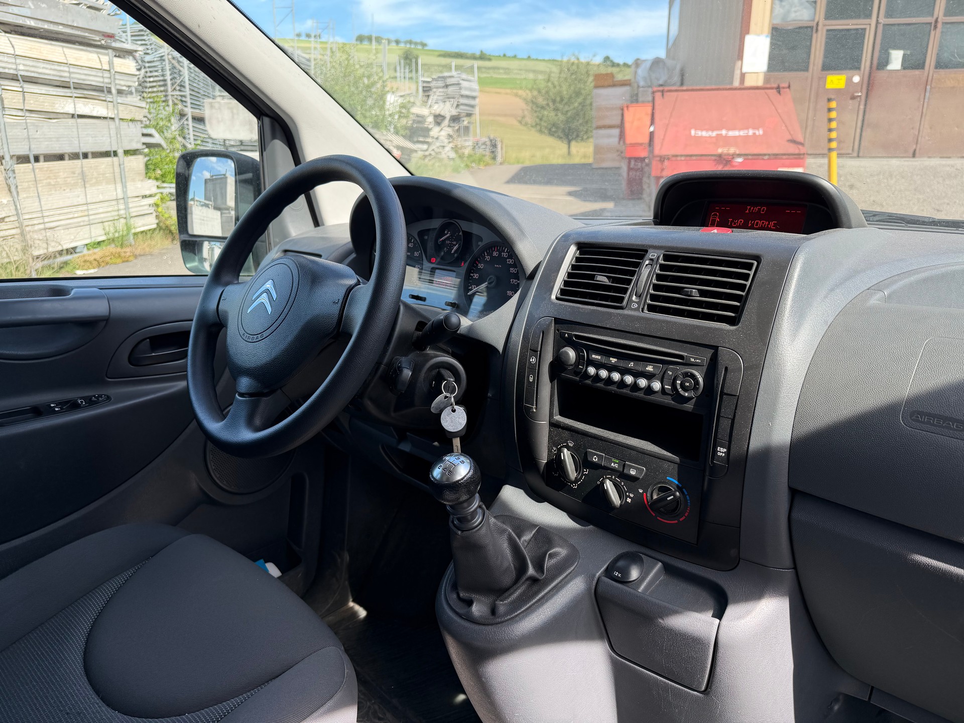 CITROEN Jumpy 2.0 HDi L2H1 Attraction-image-5