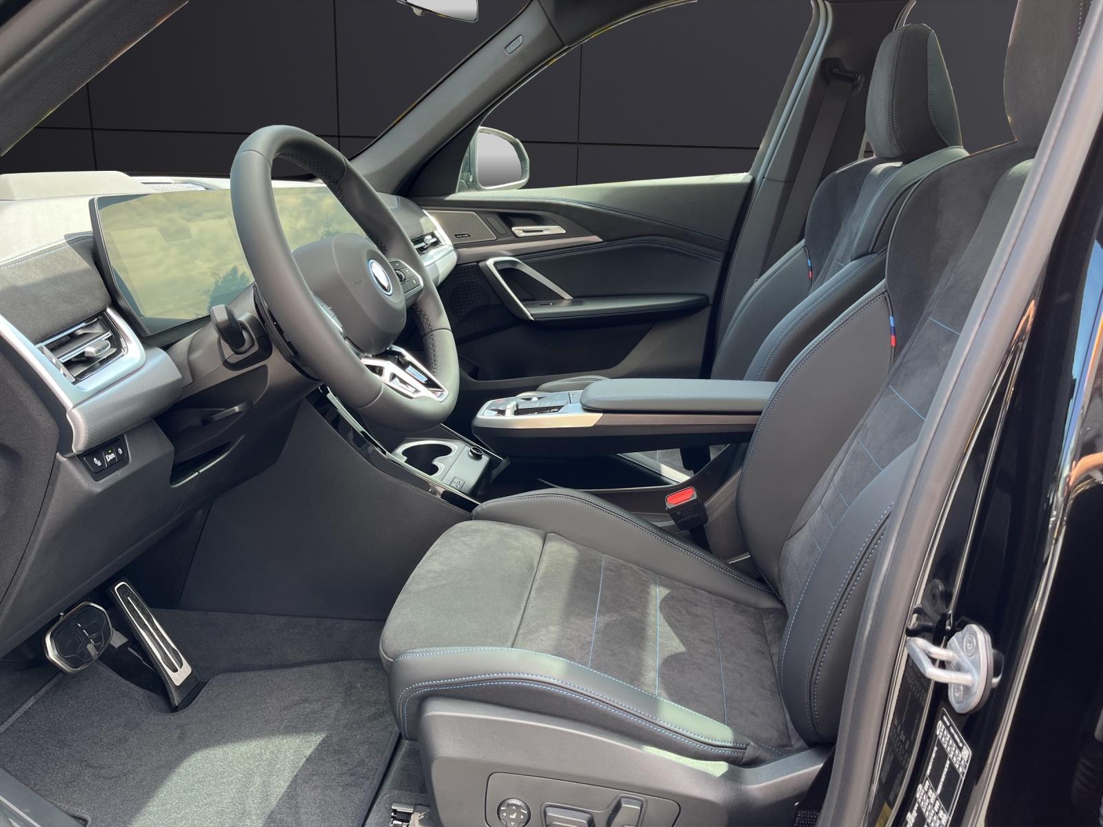 BMW iX1 30 xDrive-image-1