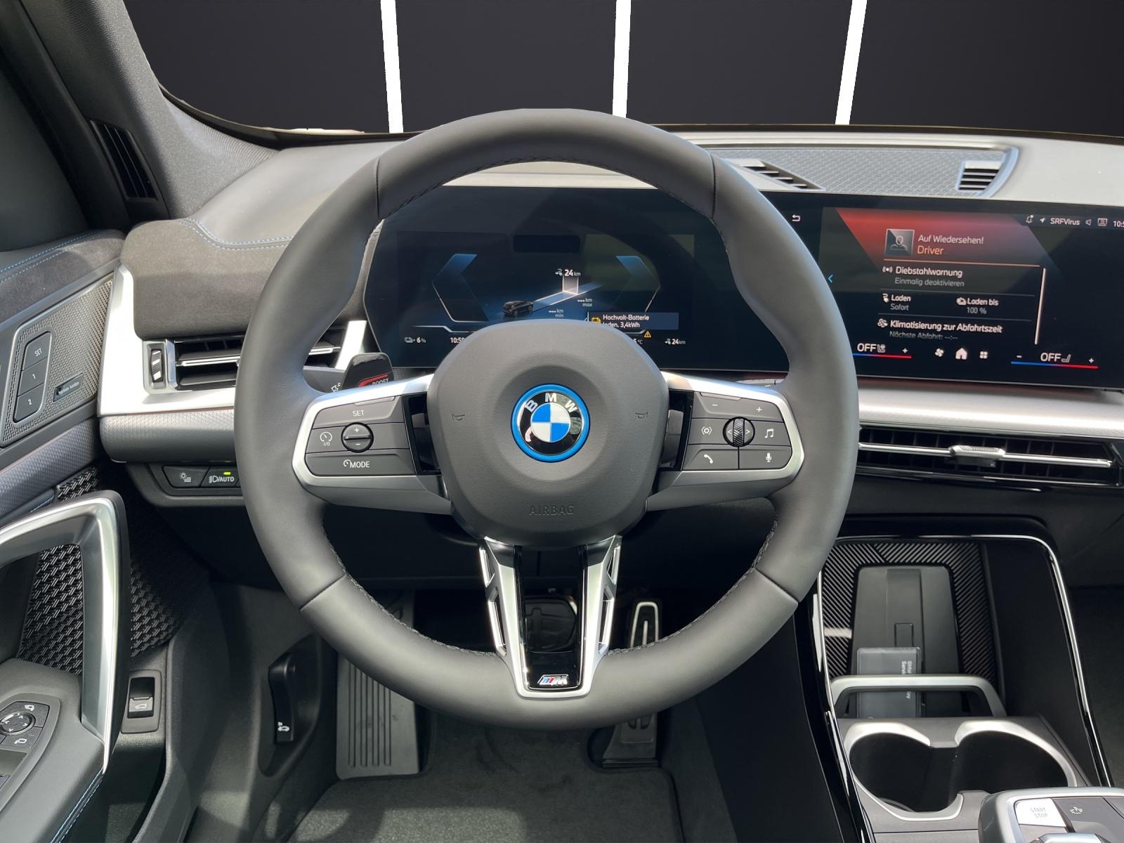 BMW iX1 30 xDrive-image-5
