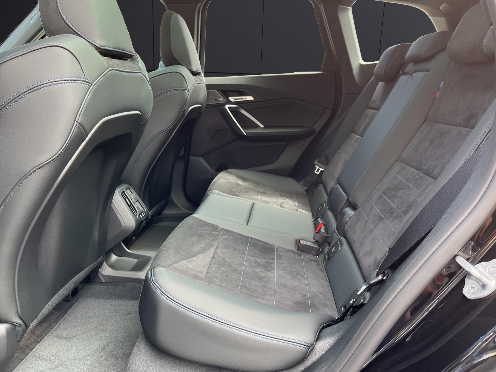 BMW iX1 30 xDrive-image-13