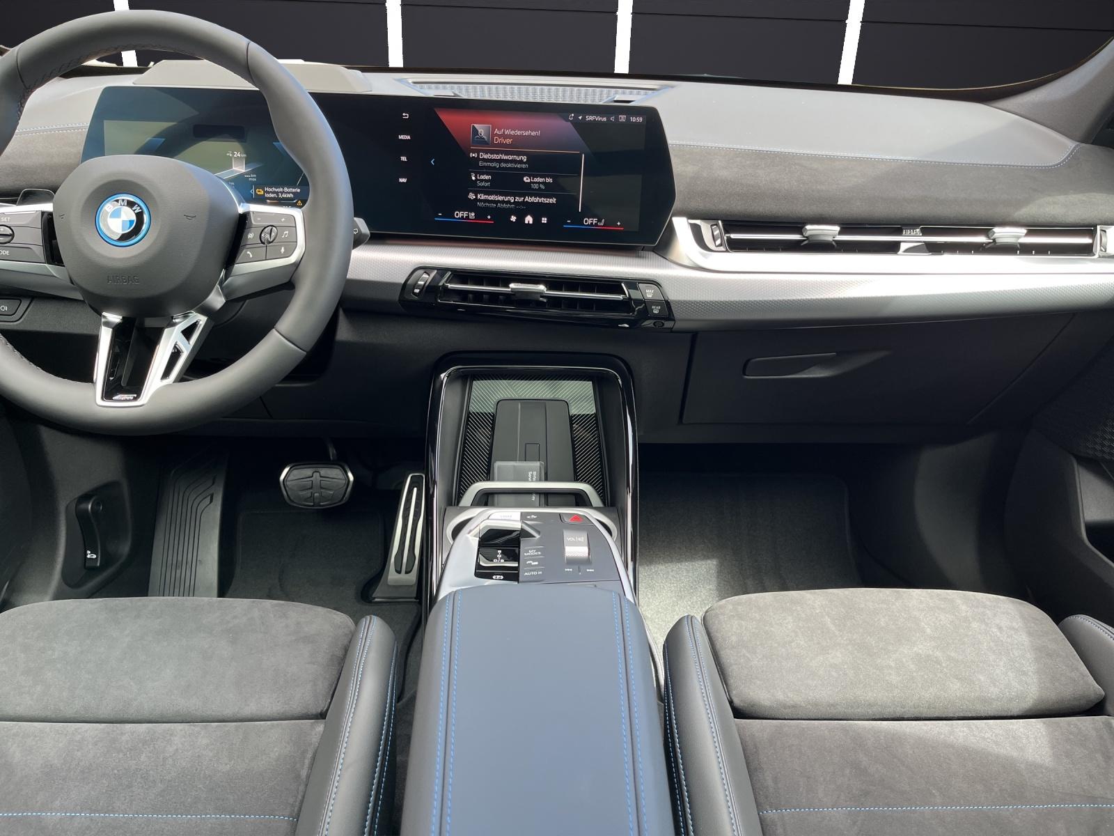 BMW iX1 30 xDrive-image-11