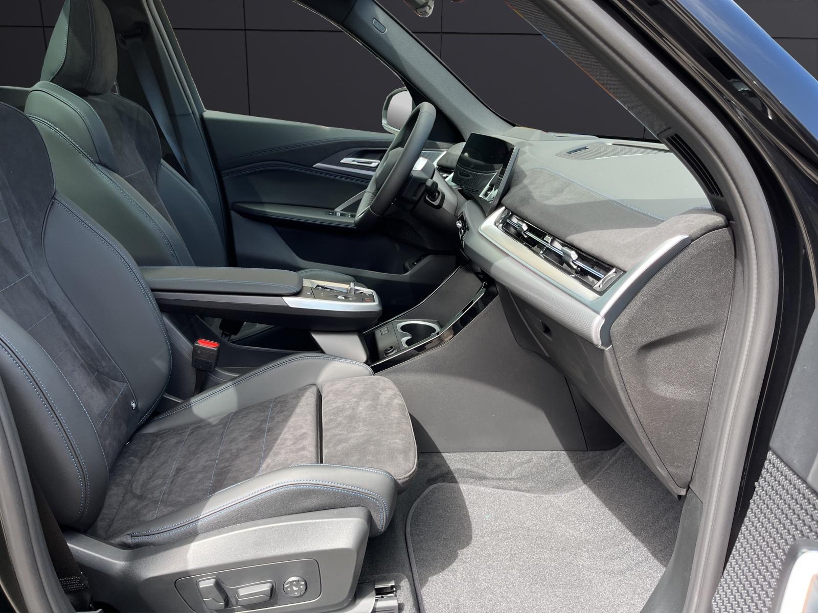 BMW iX1 30 xDrive-image-18