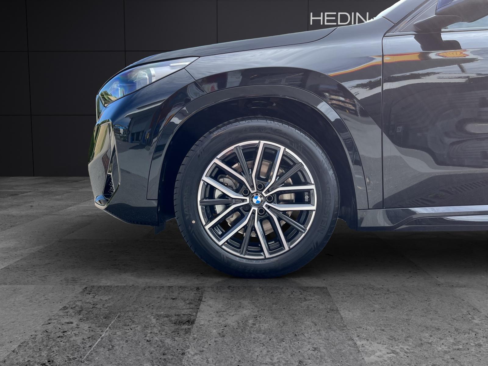 BMW iX1 30 xDrive-image-4