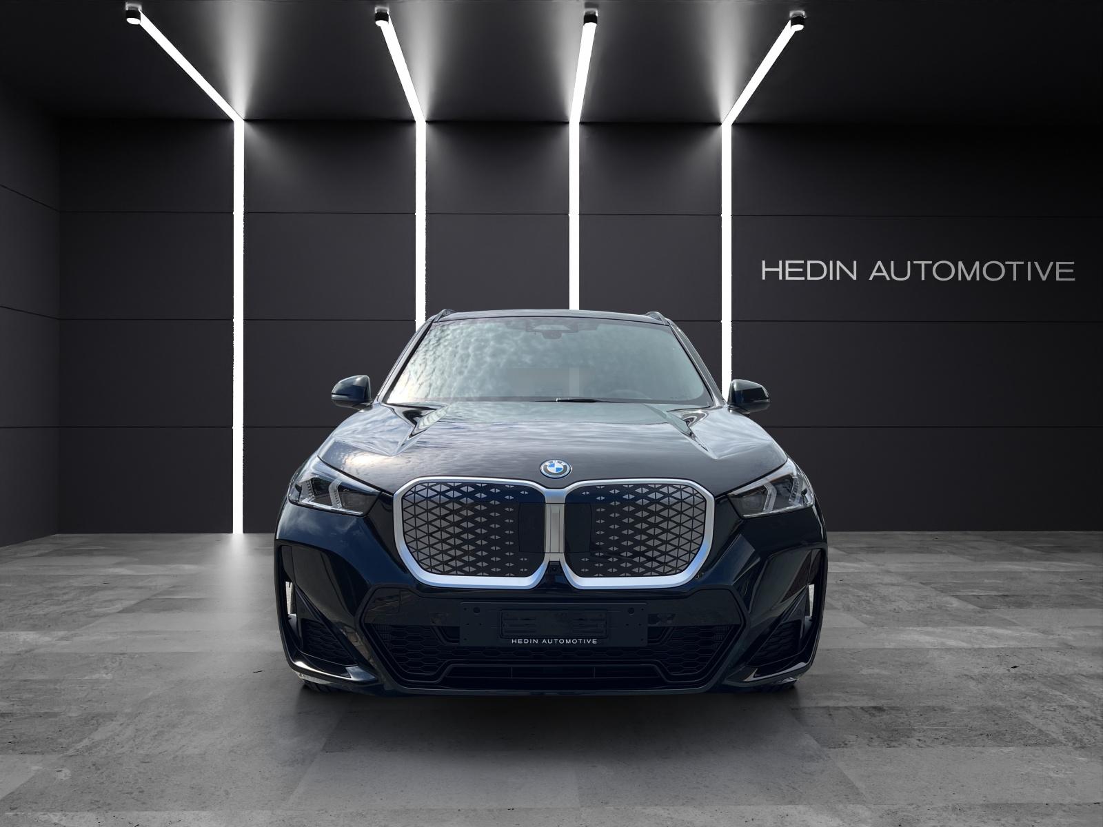 BMW iX1 30 xDrive-image-6