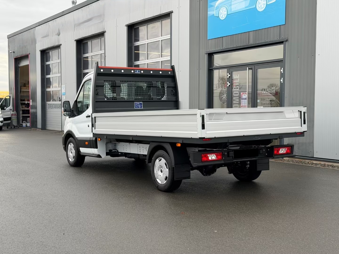 FORD Transit 350 L3 Trend 2.0 TDCi 130 4WD-image-3