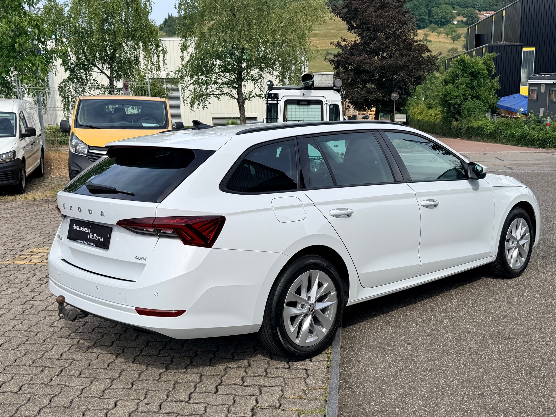 SKODA Octavia Combi 2.0 TSI Style DSG 4x4-image-2