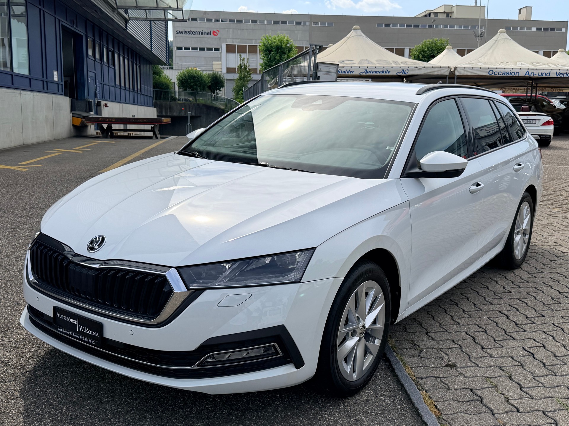 SKODA Octavia Combi 2.0 TSI Style DSG 4x4-image-7