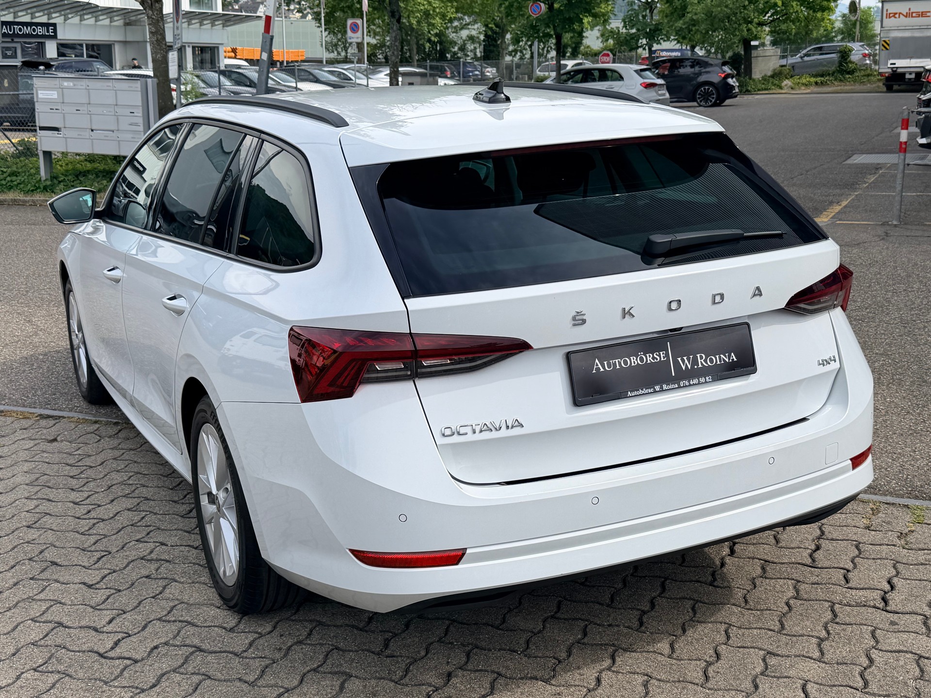 SKODA Octavia Combi 2.0 TSI Style DSG 4x4-image-5