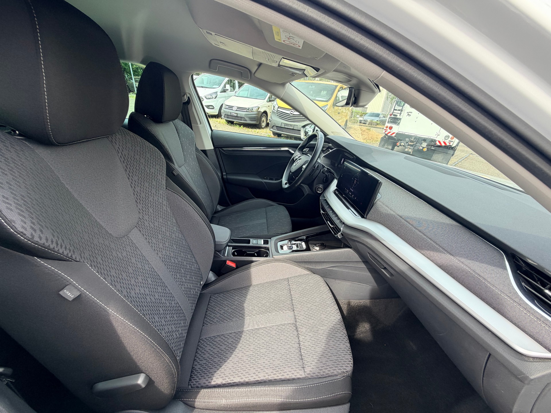 SKODA Octavia Combi 2.0 TSI Style DSG 4x4-image-9