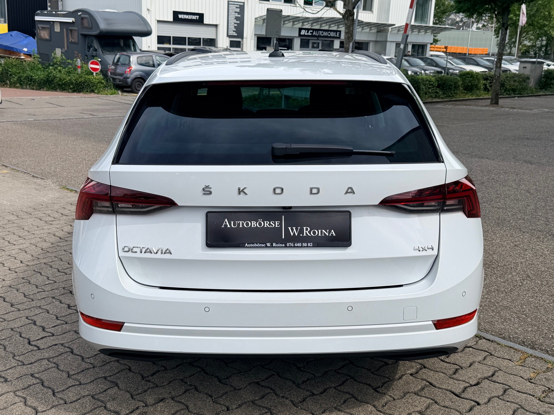 SKODA Octavia Combi 2.0 TSI Style DSG 4x4-image-4