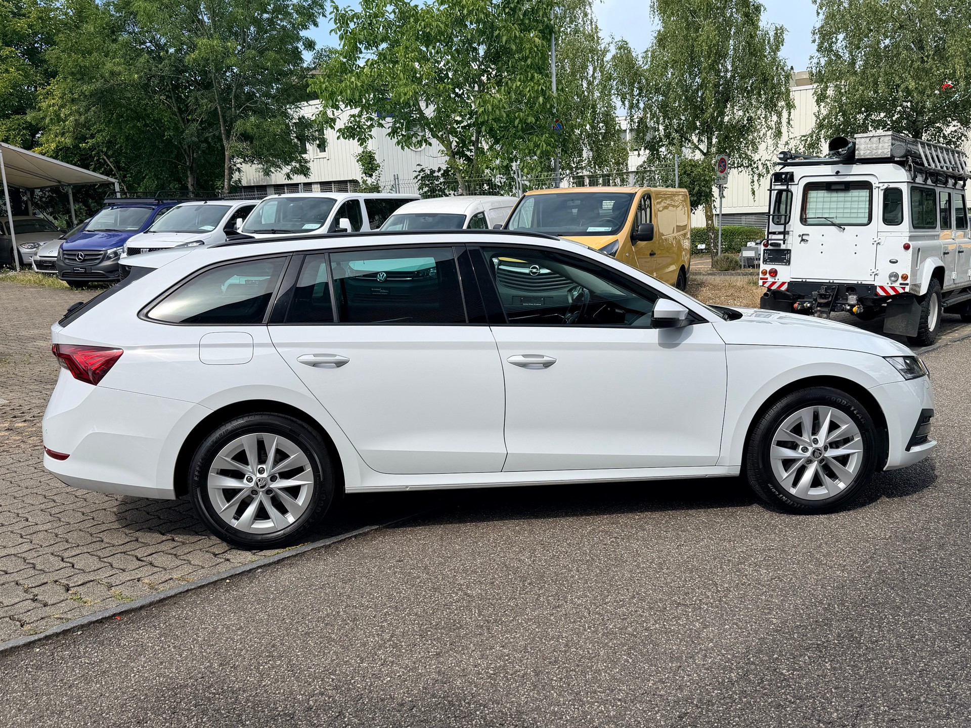 SKODA Octavia Combi 2.0 TSI Style DSG 4x4-image-1