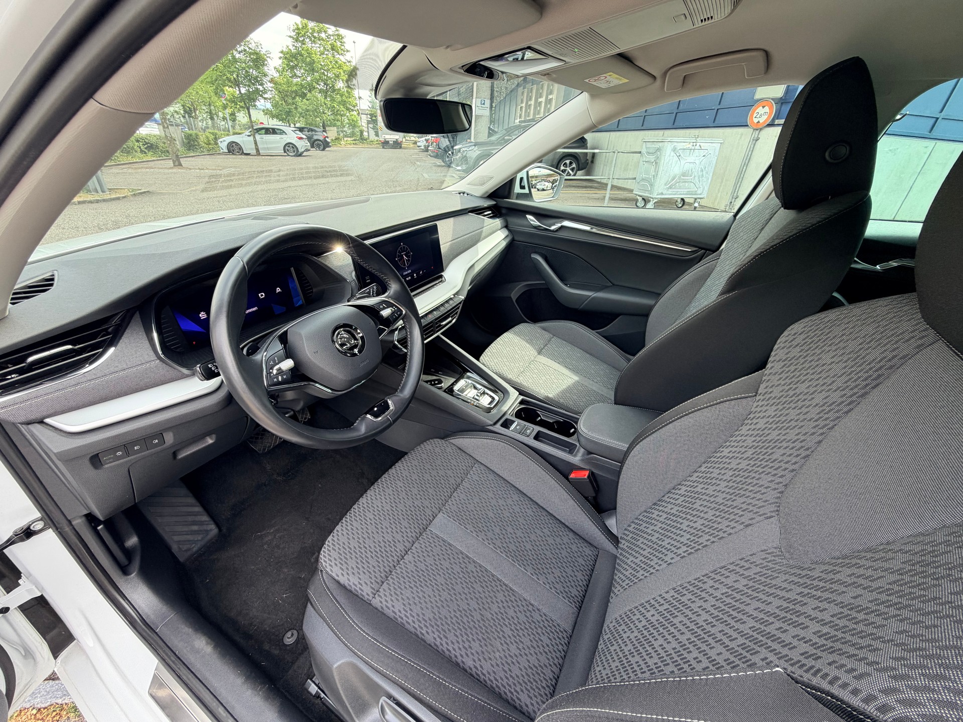 SKODA Octavia Combi 2.0 TSI Style DSG 4x4-image-12