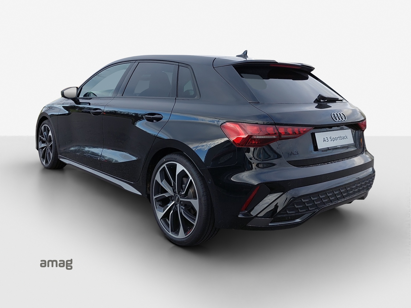 AUDI A3 Sportback TFSI 110 kW S line Attraction S tronic-image-2