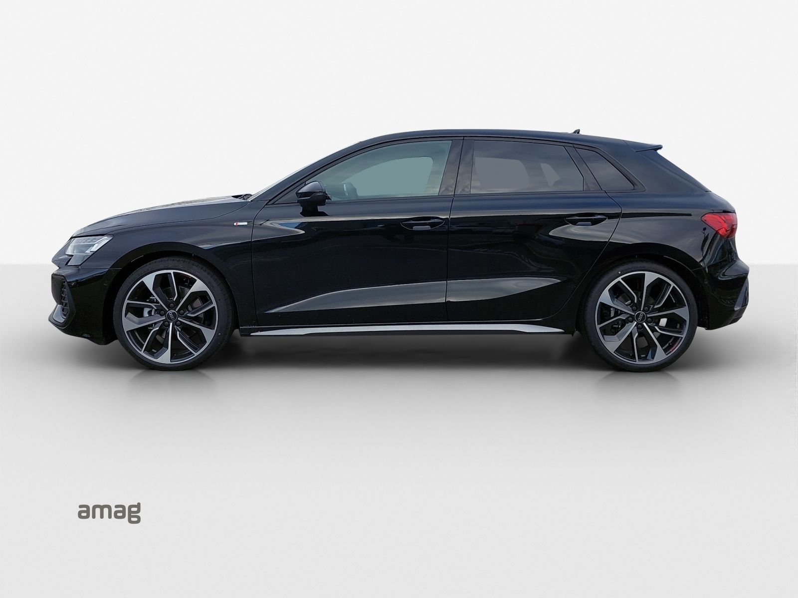 AUDI A3 Sportback TFSI 110 kW S line Attraction S tronic-image-1