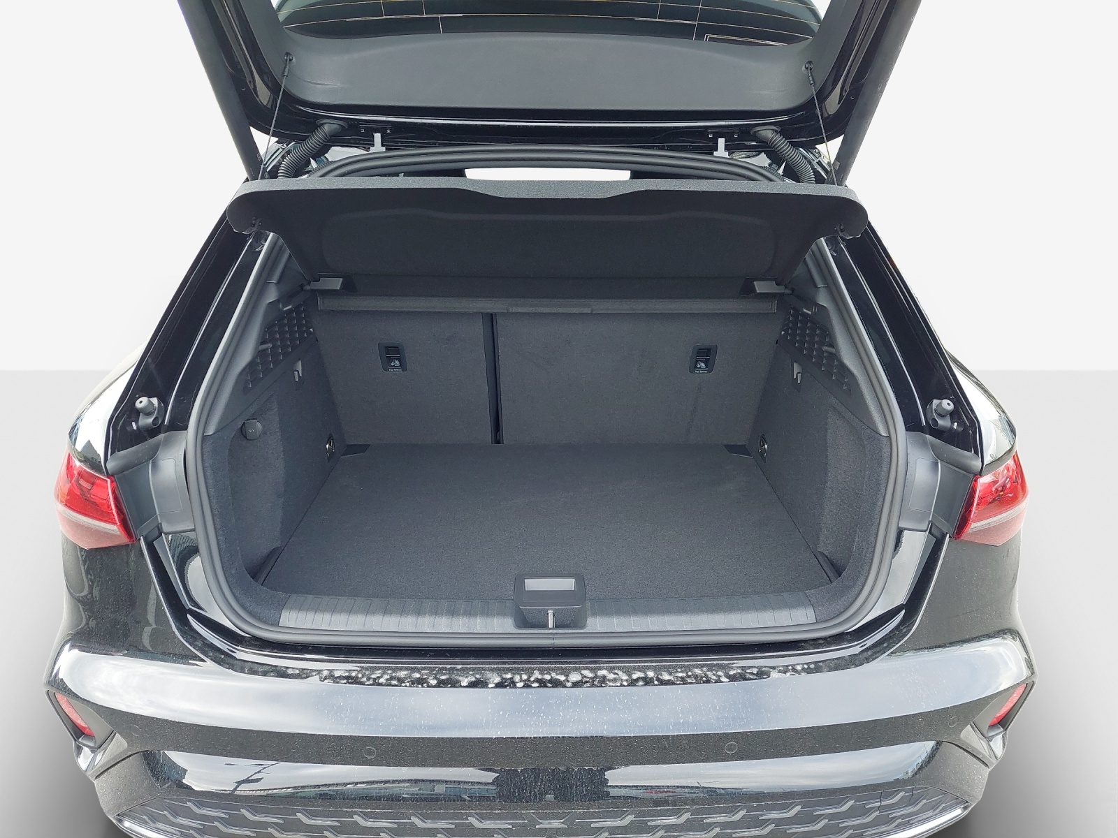 AUDI A3 Sportback TFSI 110 kW S line Attraction S tronic-image-12