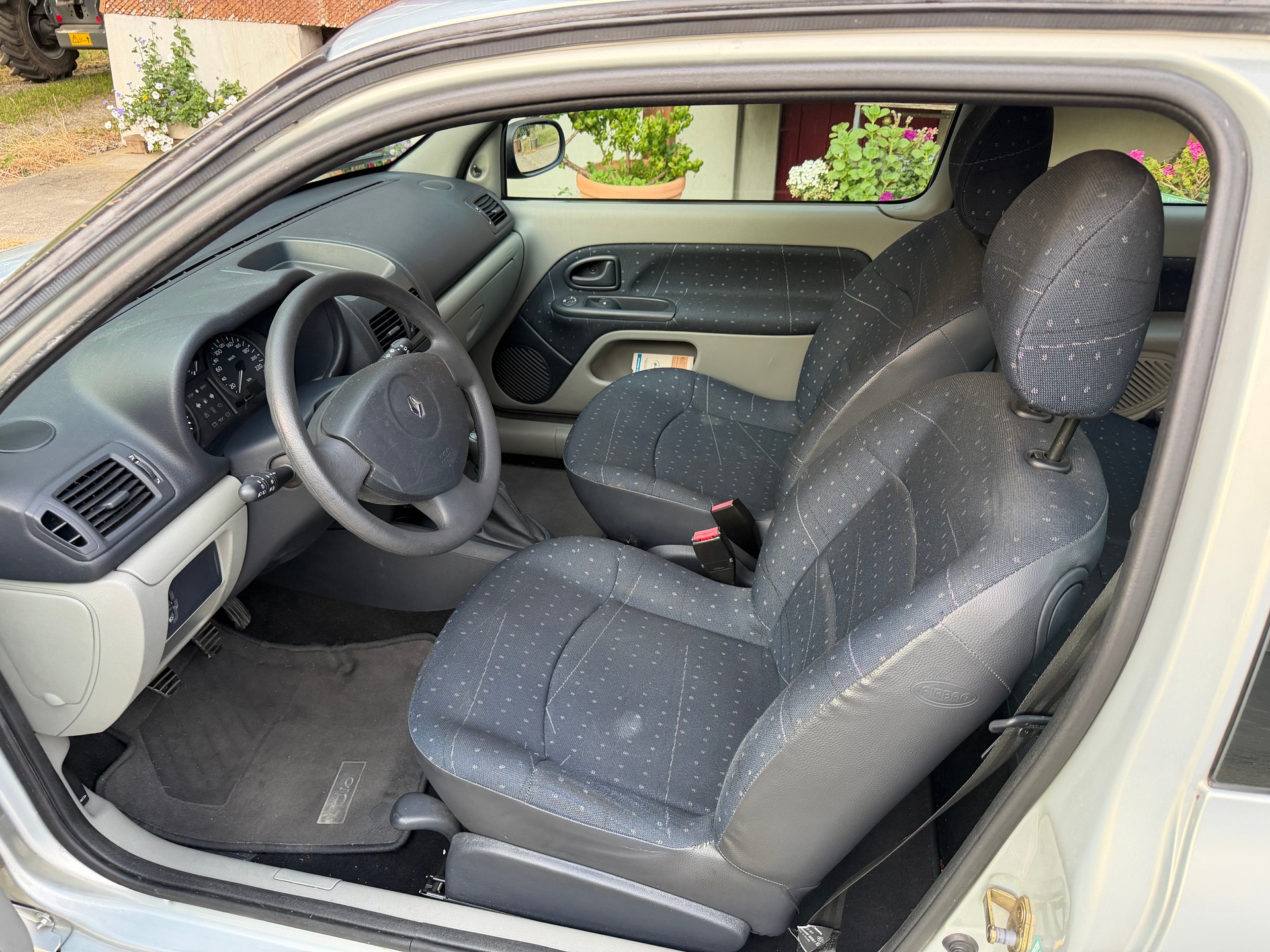 RENAULT Clio 1.2 Authentique Pack-image-6