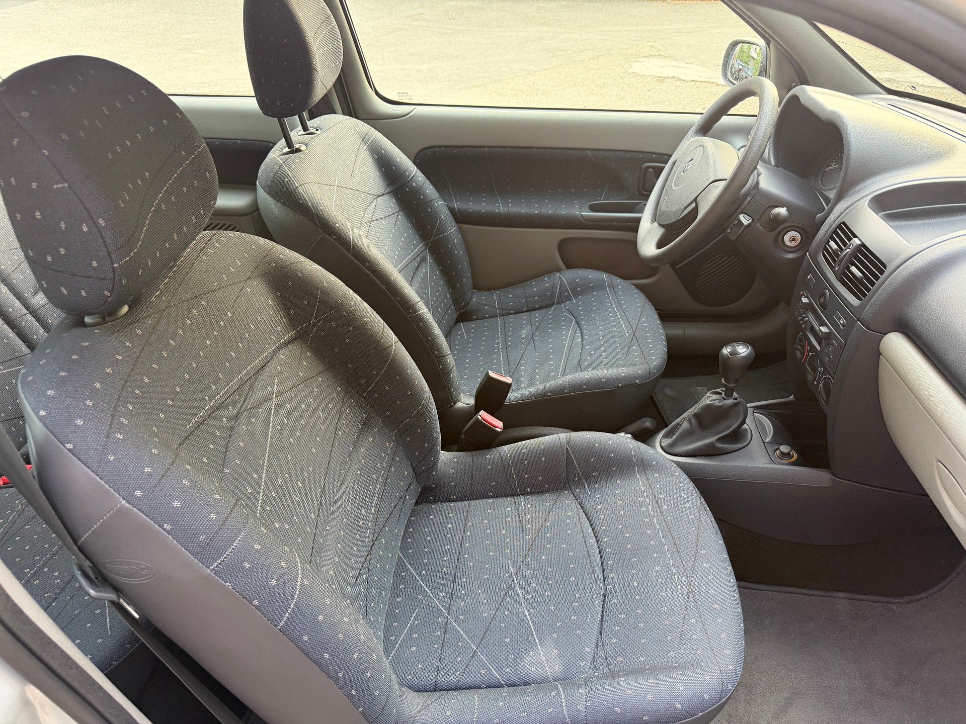 RENAULT Clio 1.2 Authentique Pack-image-7