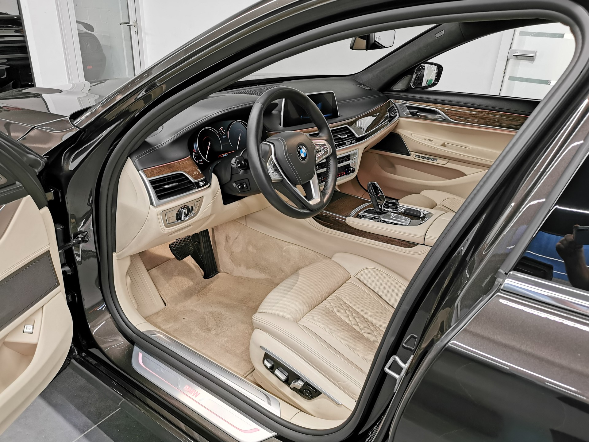 BMW 730d xDrive Steptronic-image-8