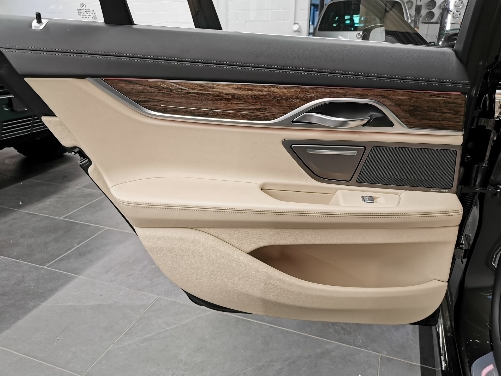 BMW 730d xDrive Steptronic-image-14