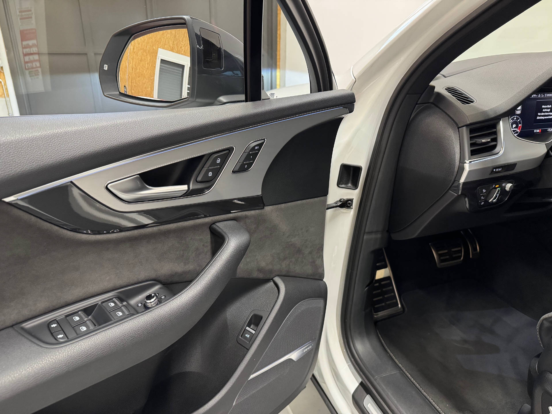 AUDI SQ7 4.0 V8 TDI quattro T-Tronic-image-10