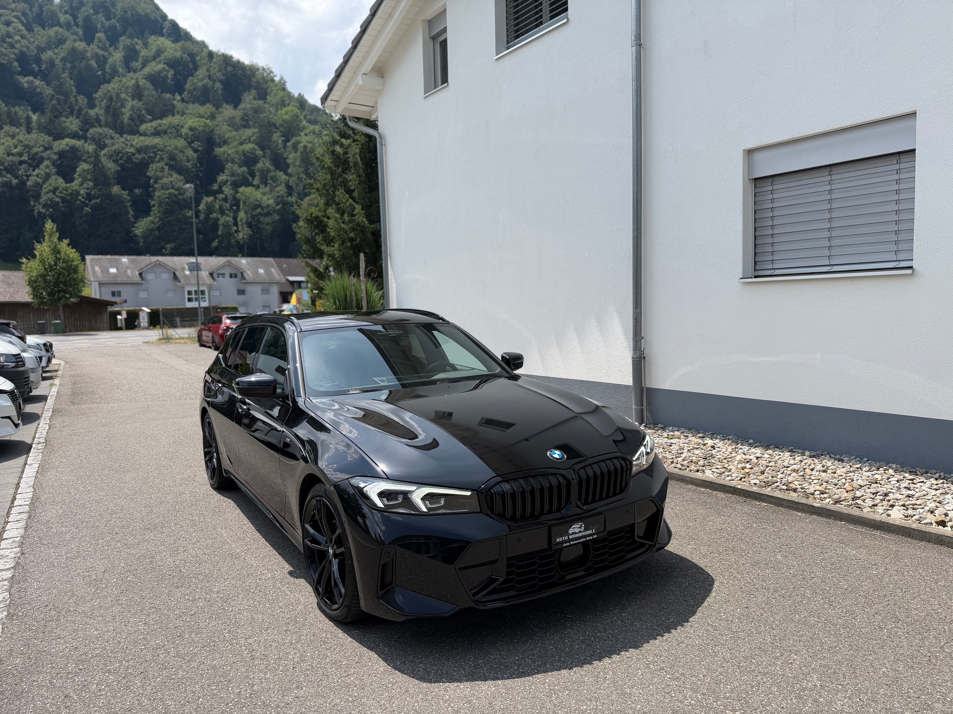 BMW 320d xDrive 48V Touring Steptronic M Sport-image-1