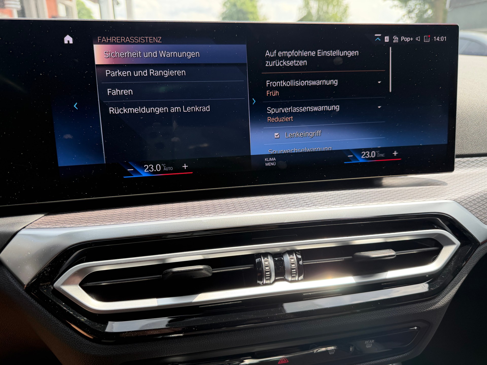 BMW 320d xDrive 48V Touring Steptronic M Sport-image-25