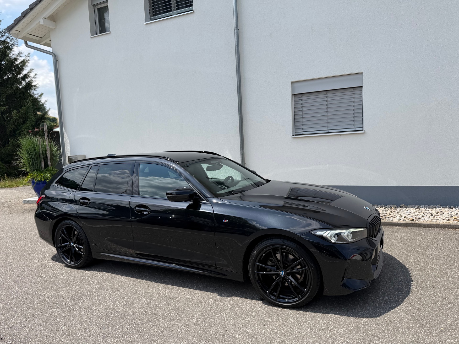 BMW 320d xDrive 48V Touring Steptronic M Sport-image-3