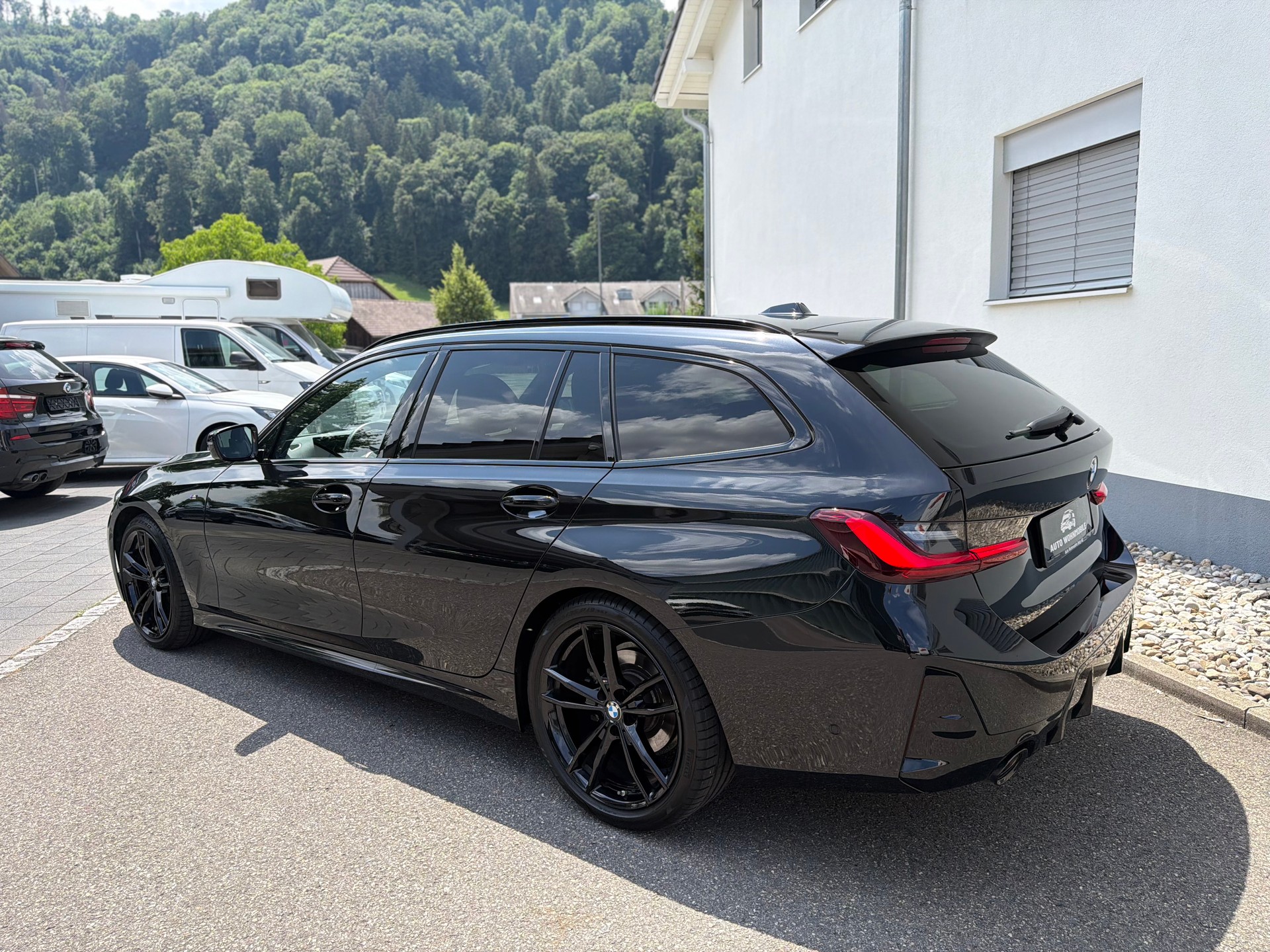 BMW 320d xDrive 48V Touring Steptronic M Sport-image-13