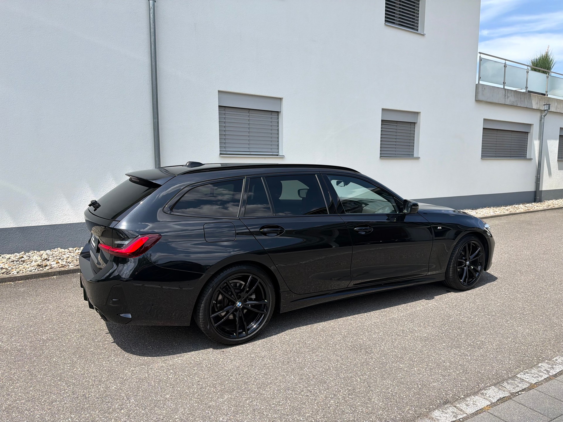 BMW 320d xDrive 48V Touring Steptronic M Sport-image-5