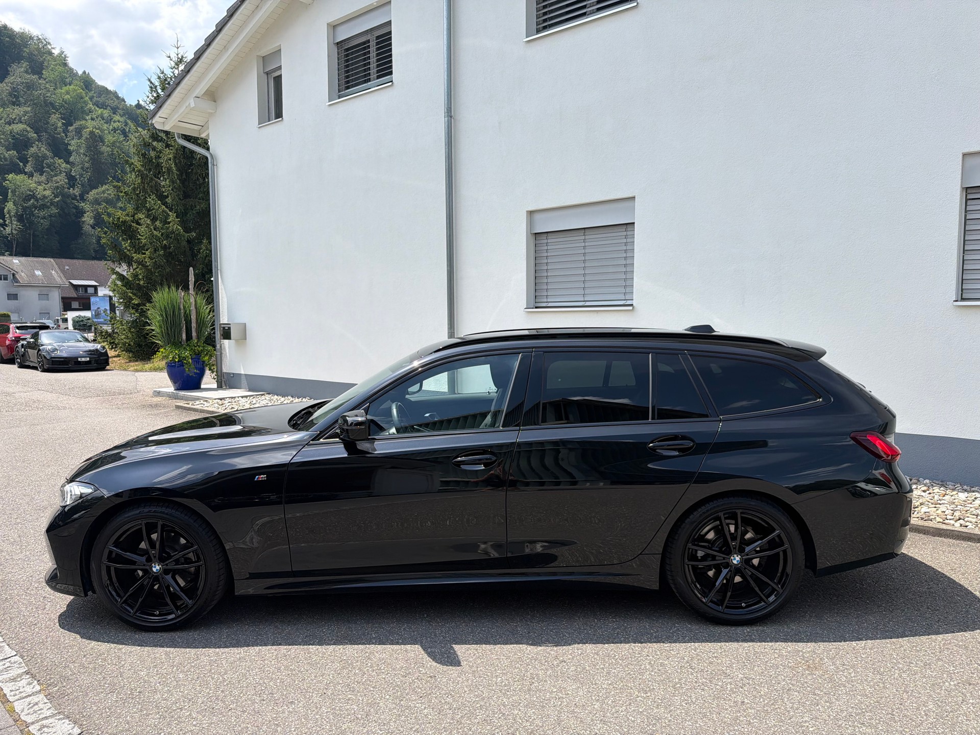 BMW 320d xDrive 48V Touring Steptronic M Sport-image-11