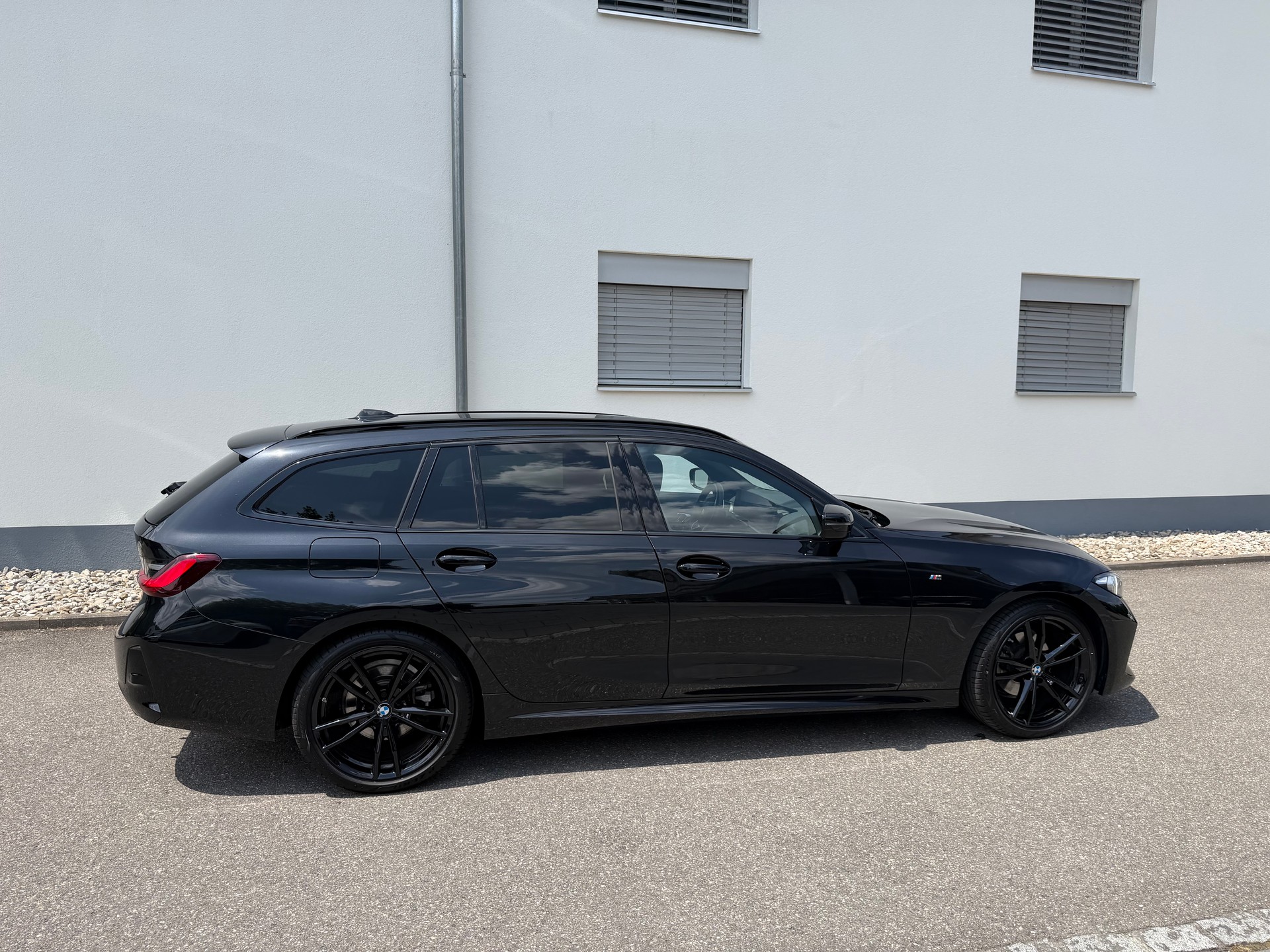 BMW 320d xDrive 48V Touring Steptronic M Sport-image-4