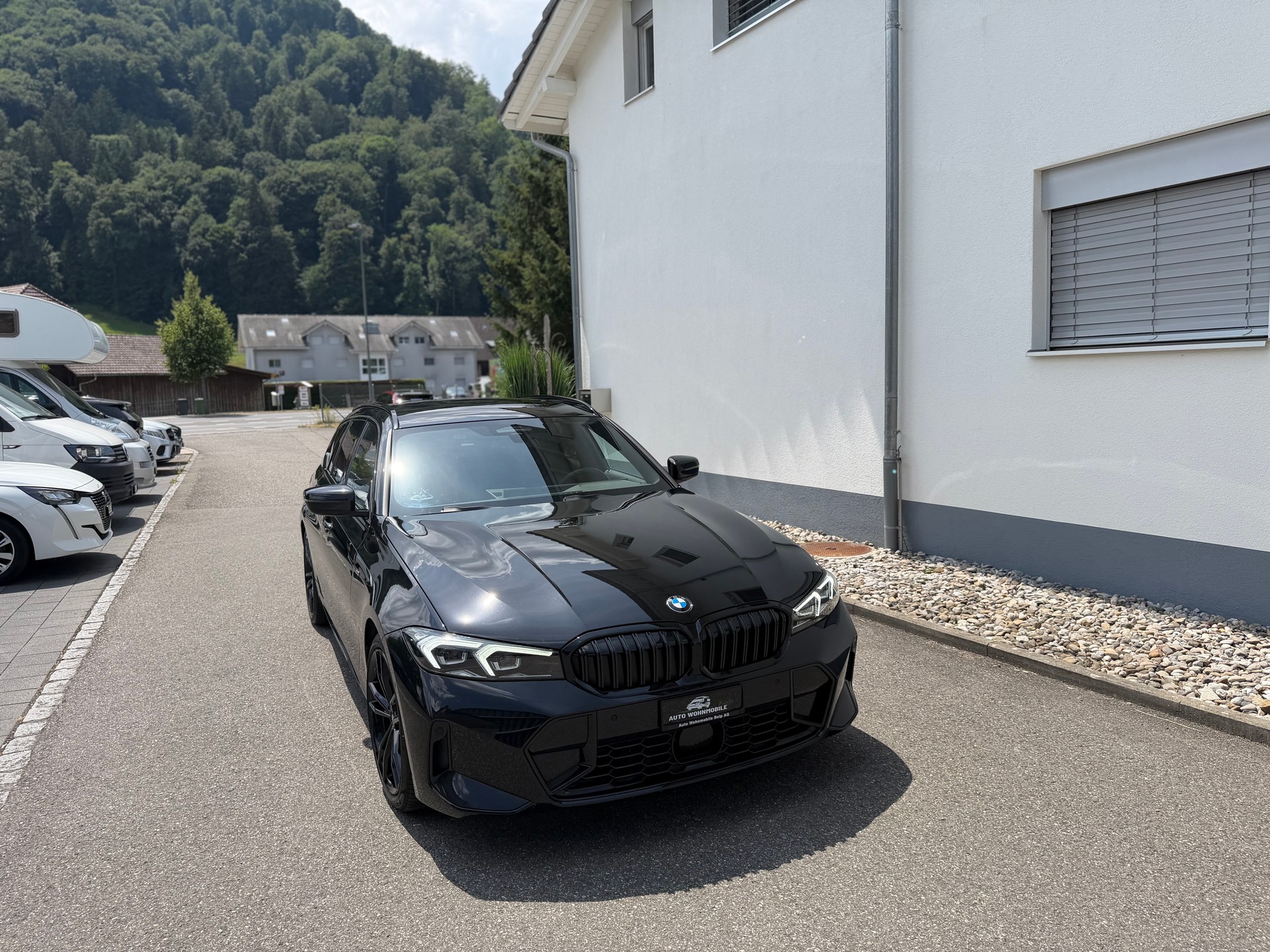 BMW 320d xDrive 48V Touring Steptronic M Sport-image-0