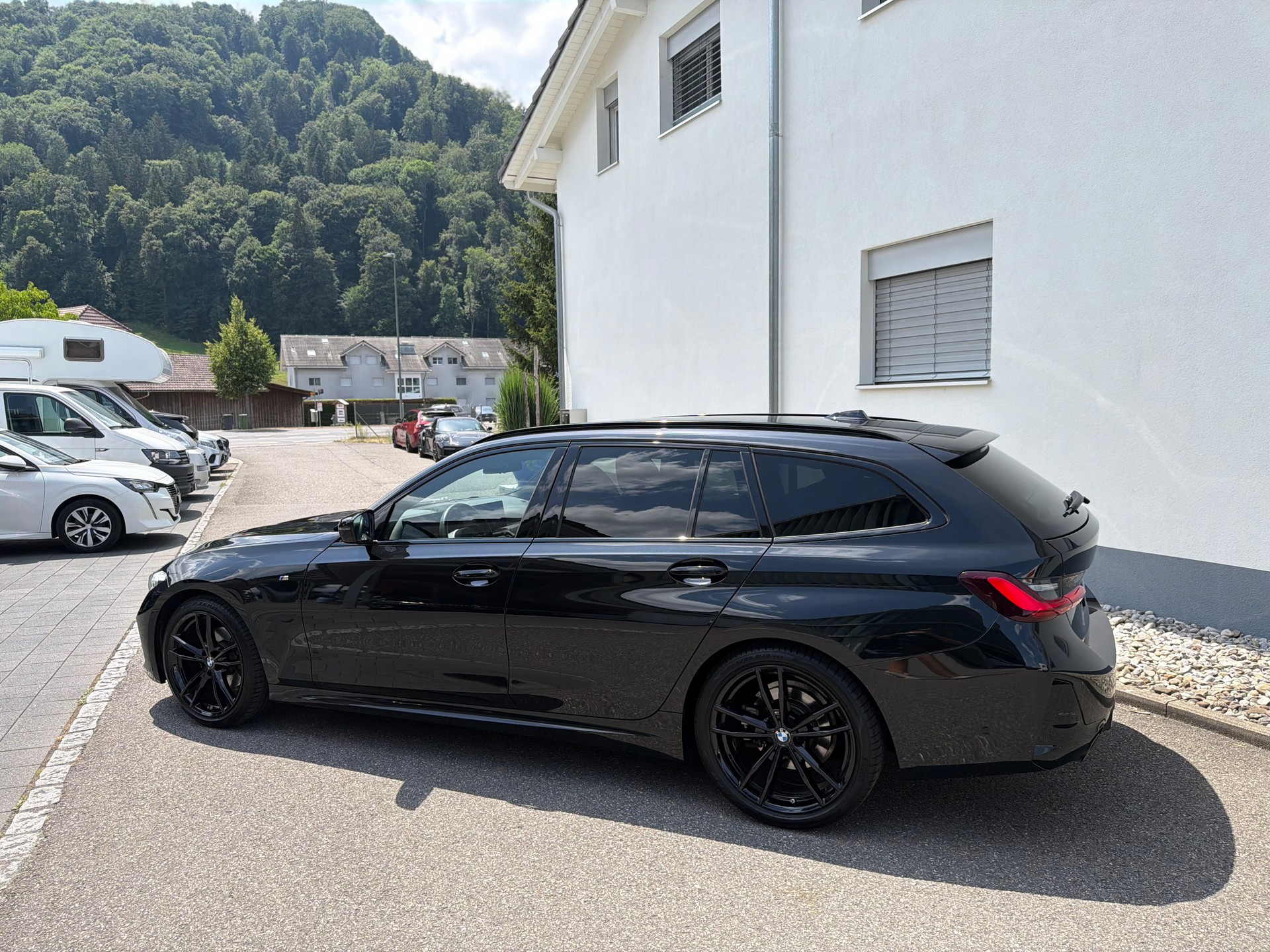 BMW 320d xDrive 48V Touring Steptronic M Sport-image-12