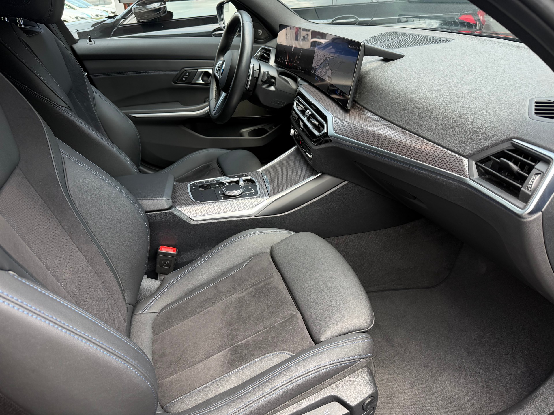 BMW 320d xDrive 48V Touring Steptronic M Sport-image-15