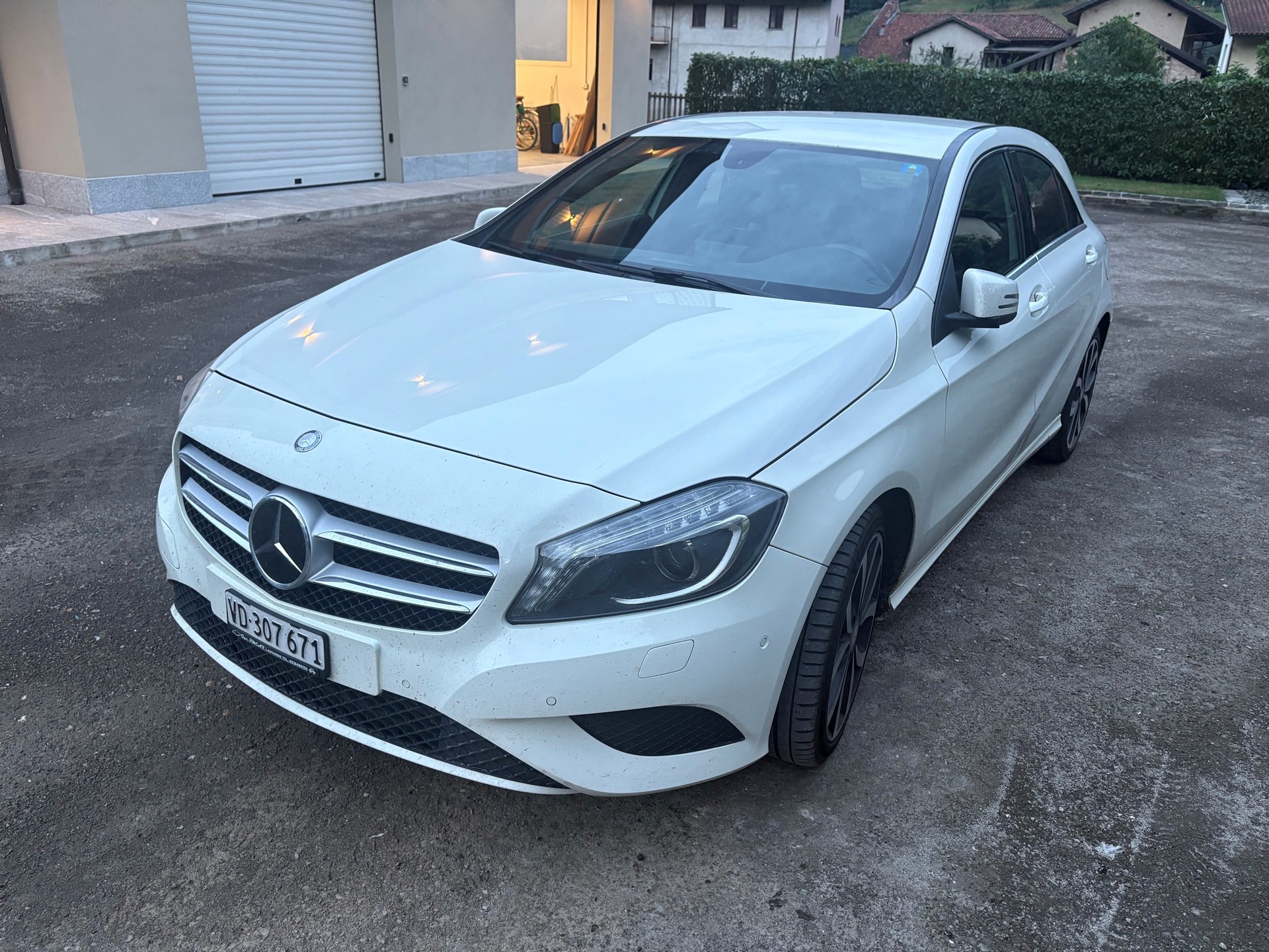 MERCEDES-BENZ A 200 CDI-image-1