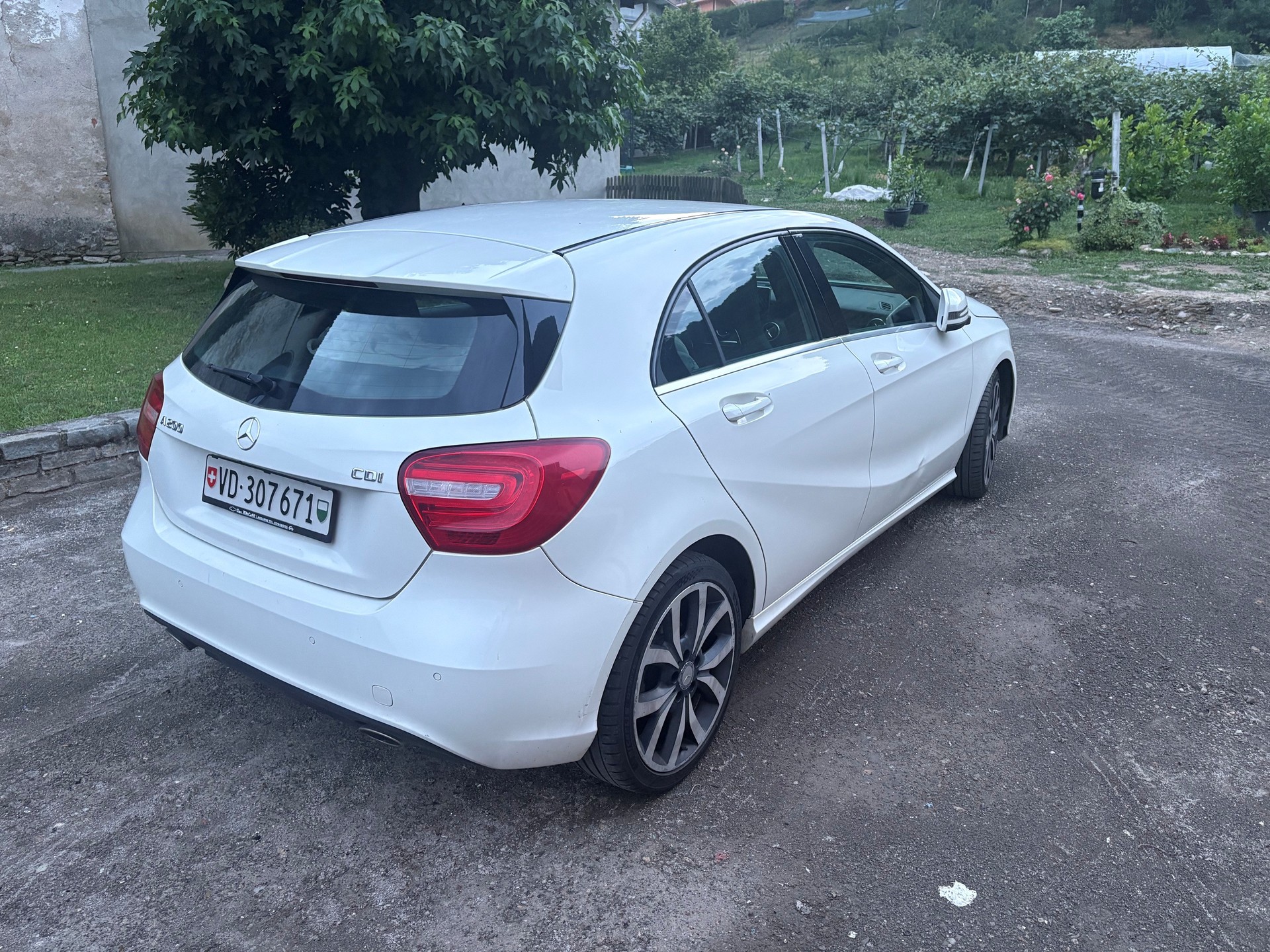 MERCEDES-BENZ A 200 CDI-image-5