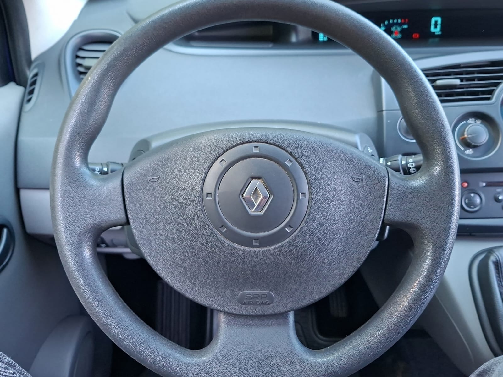 RENAULT Scénic 1.6 16V Dynamique-image-11