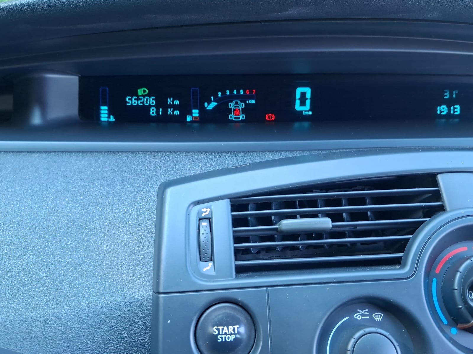 RENAULT Scénic 1.6 16V Dynamique-image-13