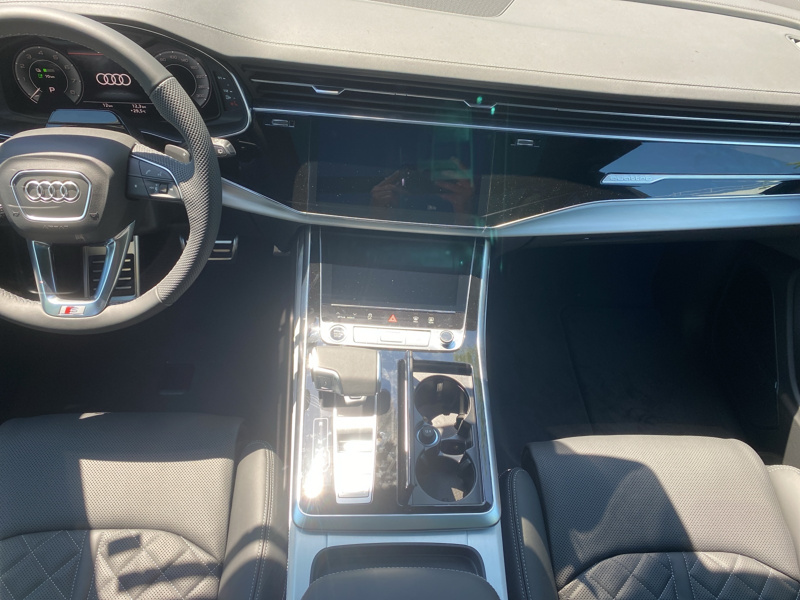 AUDI Q8 SUV TFSI e quattro 290 kW Attraction tiptronic-image-10