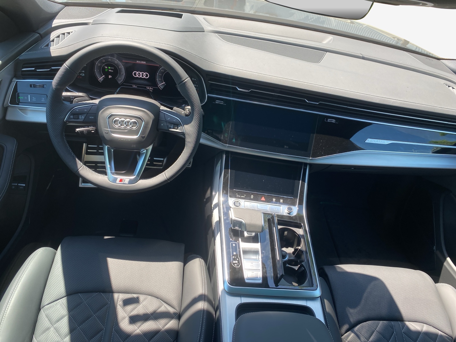 AUDI Q8 SUV TFSI e quattro 290 kW Attraction tiptronic-image-8