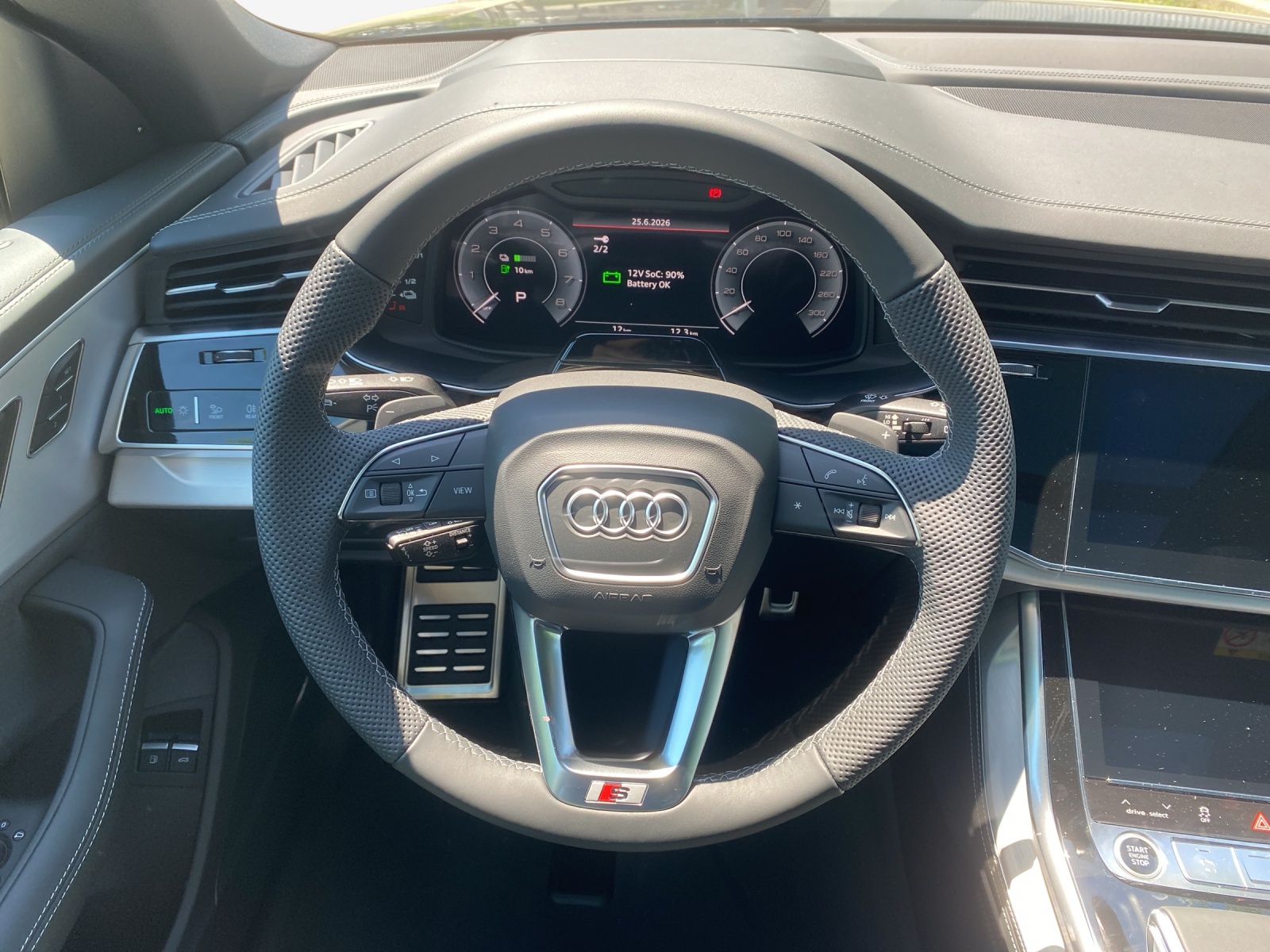 AUDI Q8 SUV TFSI e quattro 290 kW Attraction tiptronic-image-9