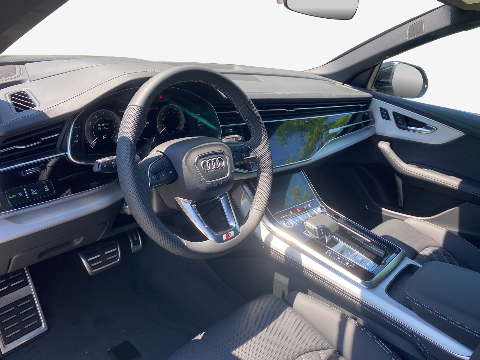 AUDI Q8 SUV TFSI e quattro 290 kW Attraction tiptronic-image-14
